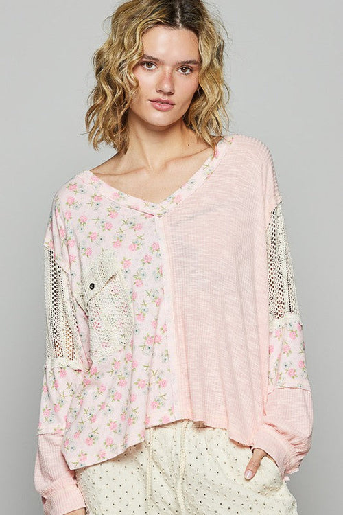 Blusa con cuello en V y parche de crochet floral de POL