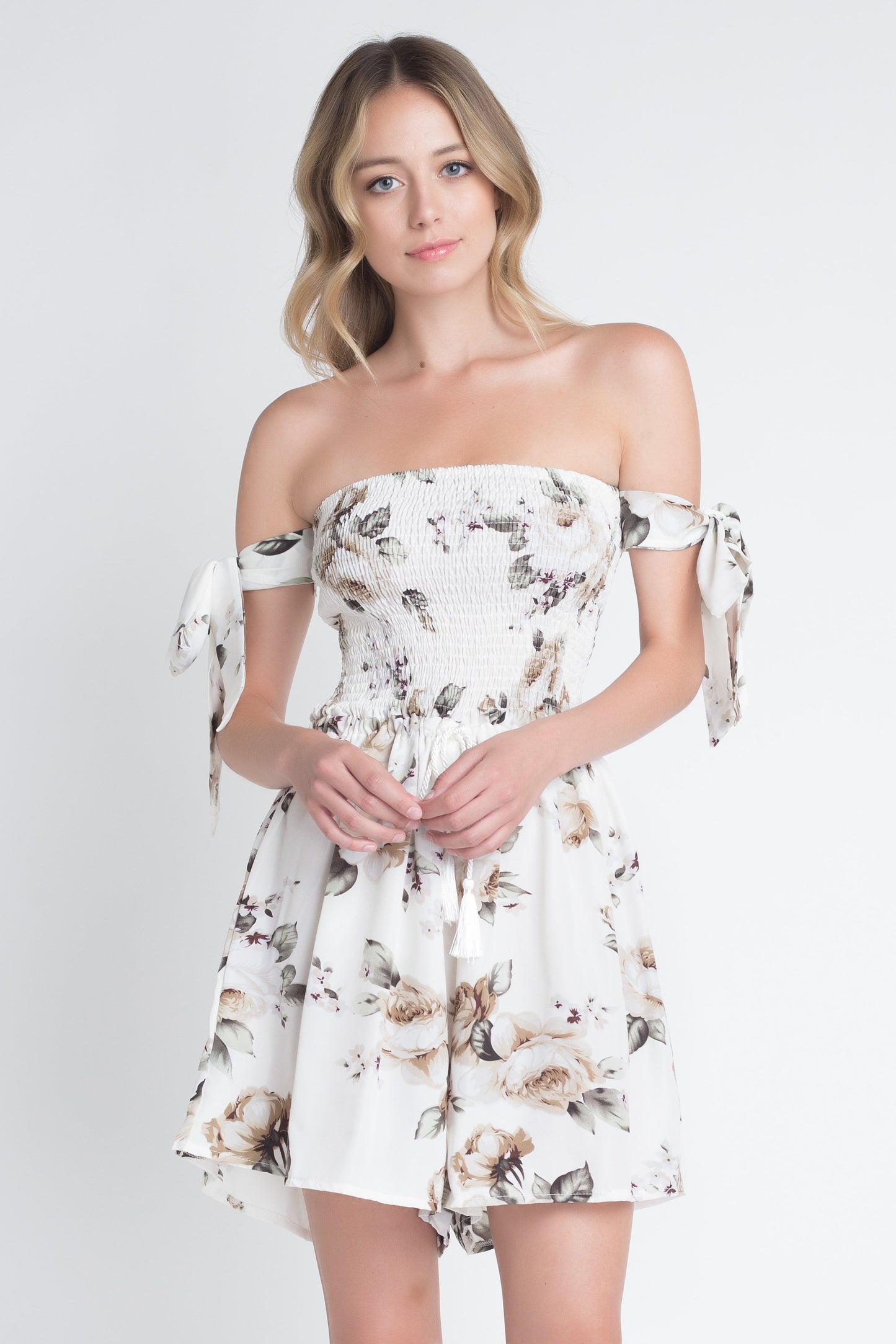 Mono con lazo floral y fruncido en los hombros para mujer