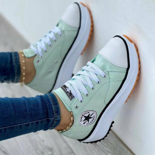 Zapatillas deportivas planas con cordones y estampado de lona para mujer