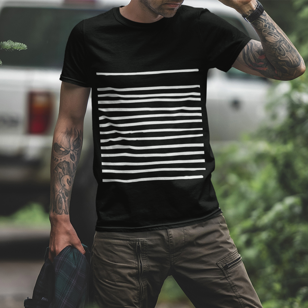 Camiseta de hombre con líneas en color negro