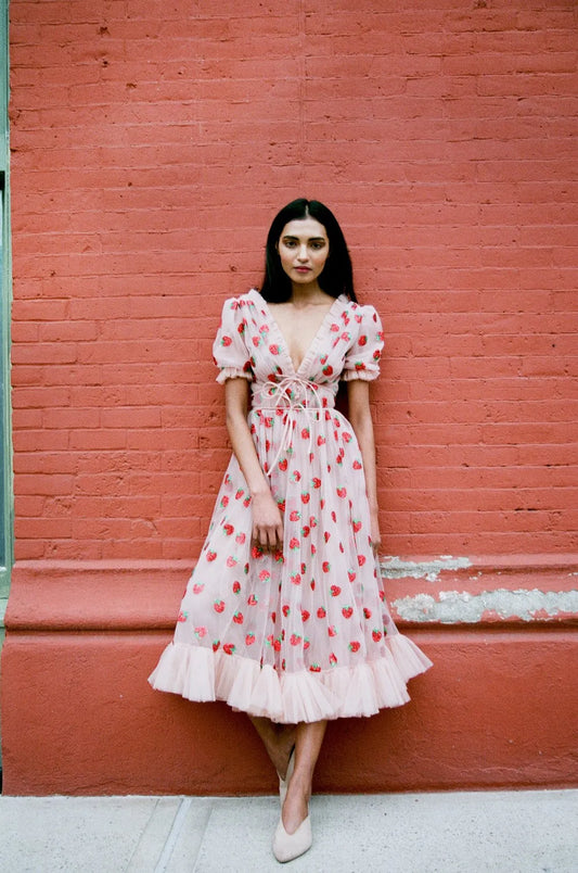 Vestido de largo medio con estampado de cerezas