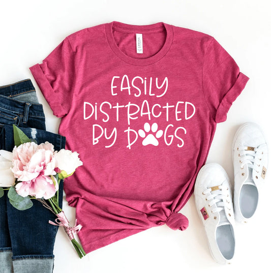 Camiseta "Me distraigo fácilmente con los perros"