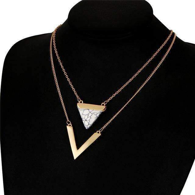 Collar de doble capa con diseño de chevron de mármol